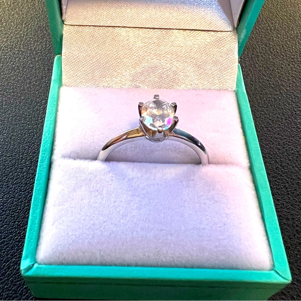 925 Sterling Silver Solitaire Ring with Oval Cubic Zirconia - Size 10